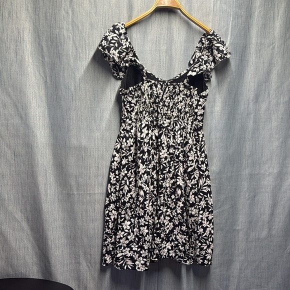 Old Navy Black and White Flutter Sleeve Mini Sundress size small - Picture 5 of 8